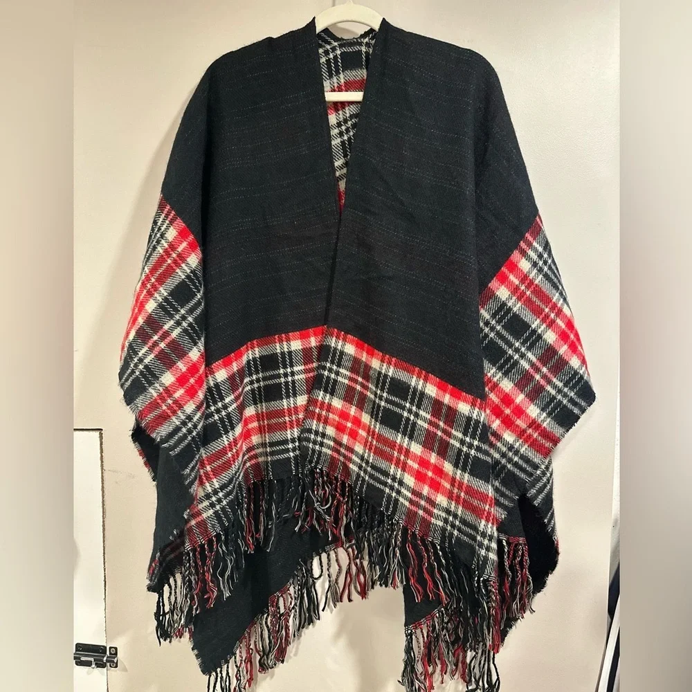 Super Soft & Cozy Reversible Extra Large Poncho Wrap Plaid Black Red White EUC